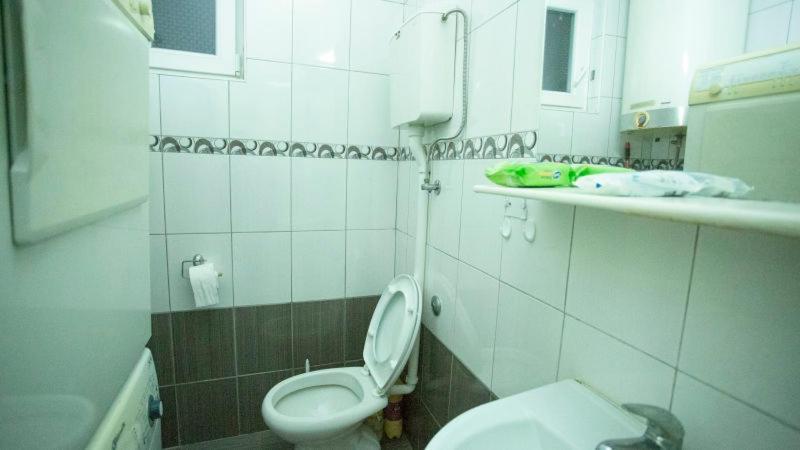 Private Cozy Room 1 With Shared Kitchen In Appartment, Downtown เบลเกรด ภายนอก รูปภาพ